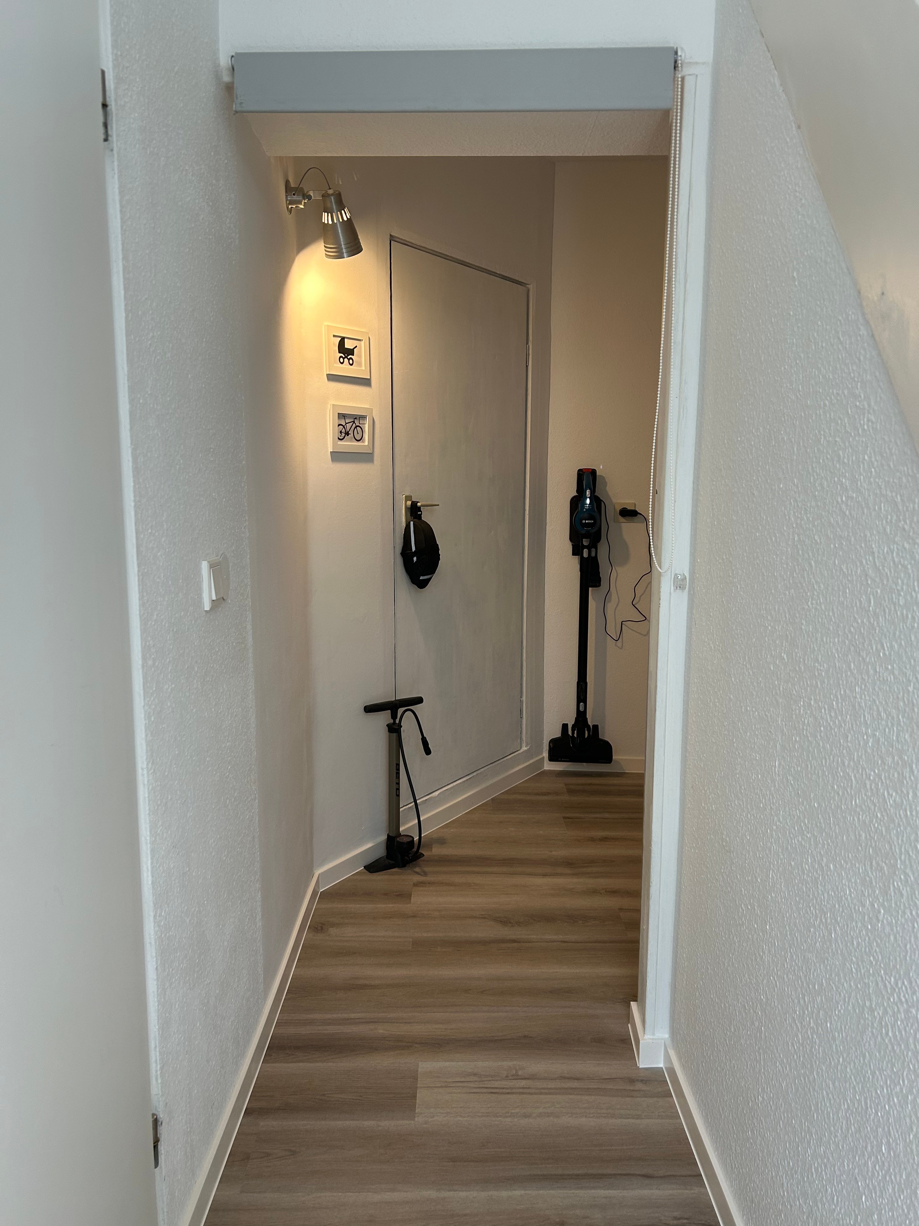 Quartier 26 – Flur mit Abstellbereich und Zubehör